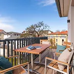 Apartamento Westside Arthotel 222 4*